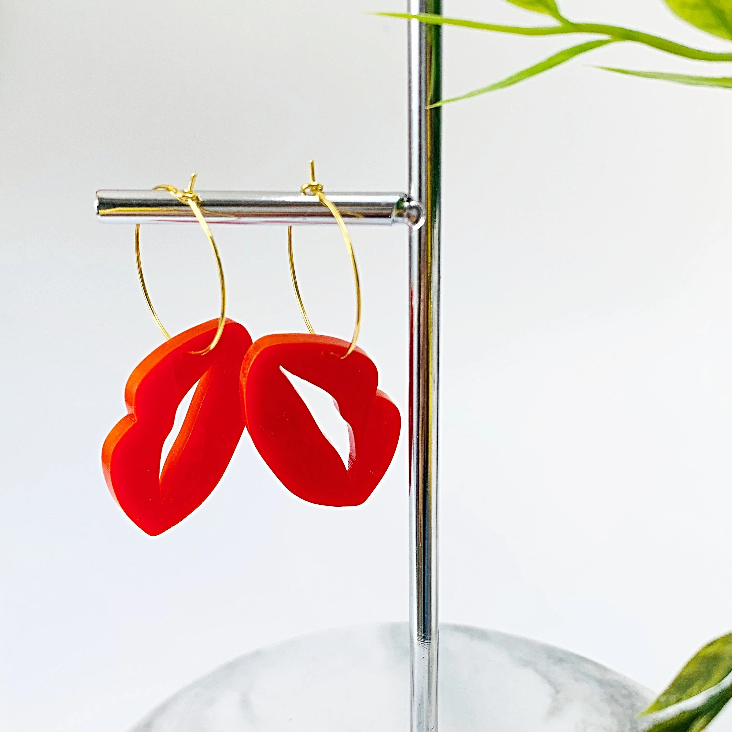 Red lip gold hoop earrings! 💋💋