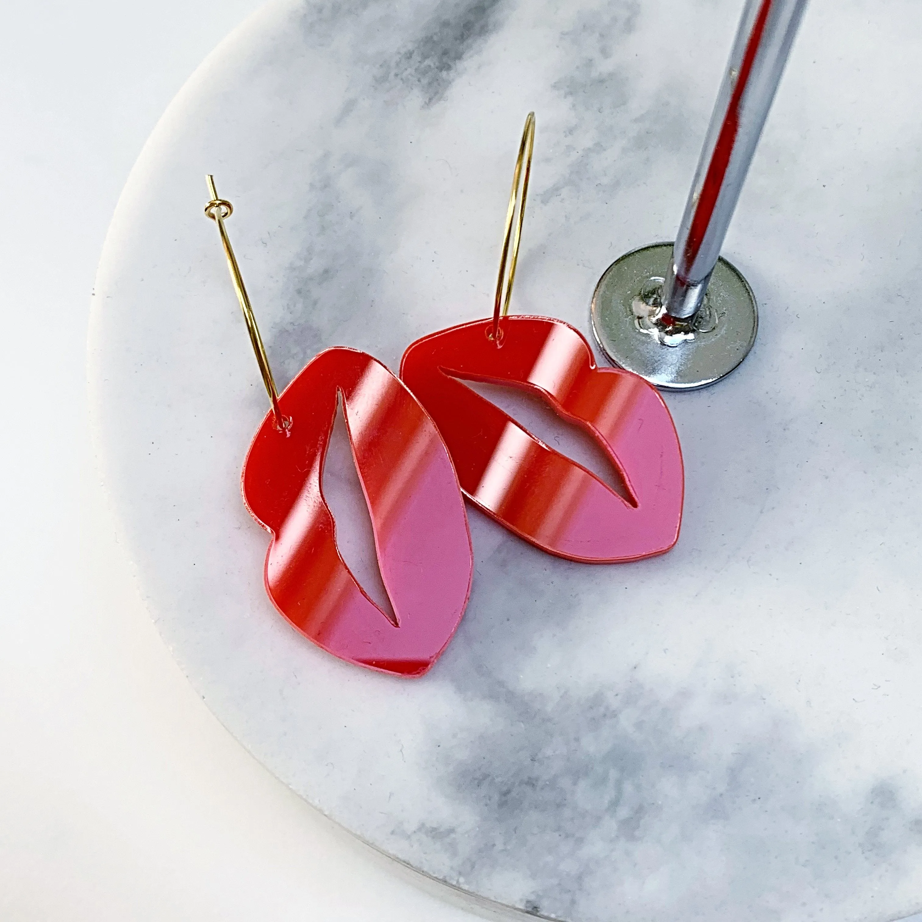 Red lip gold hoop earrings! 💋💋