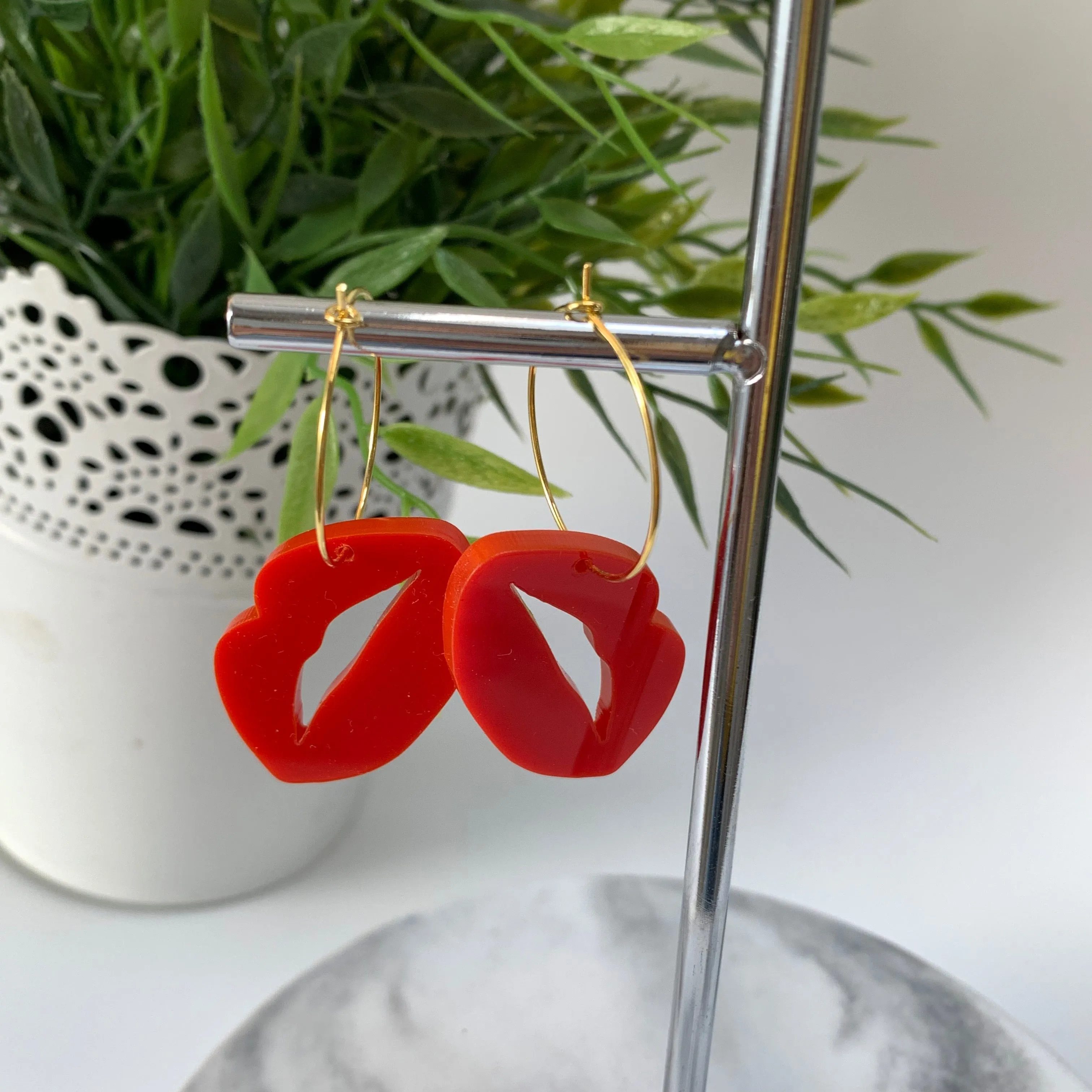 Red lip gold hoop earrings! 💋💋