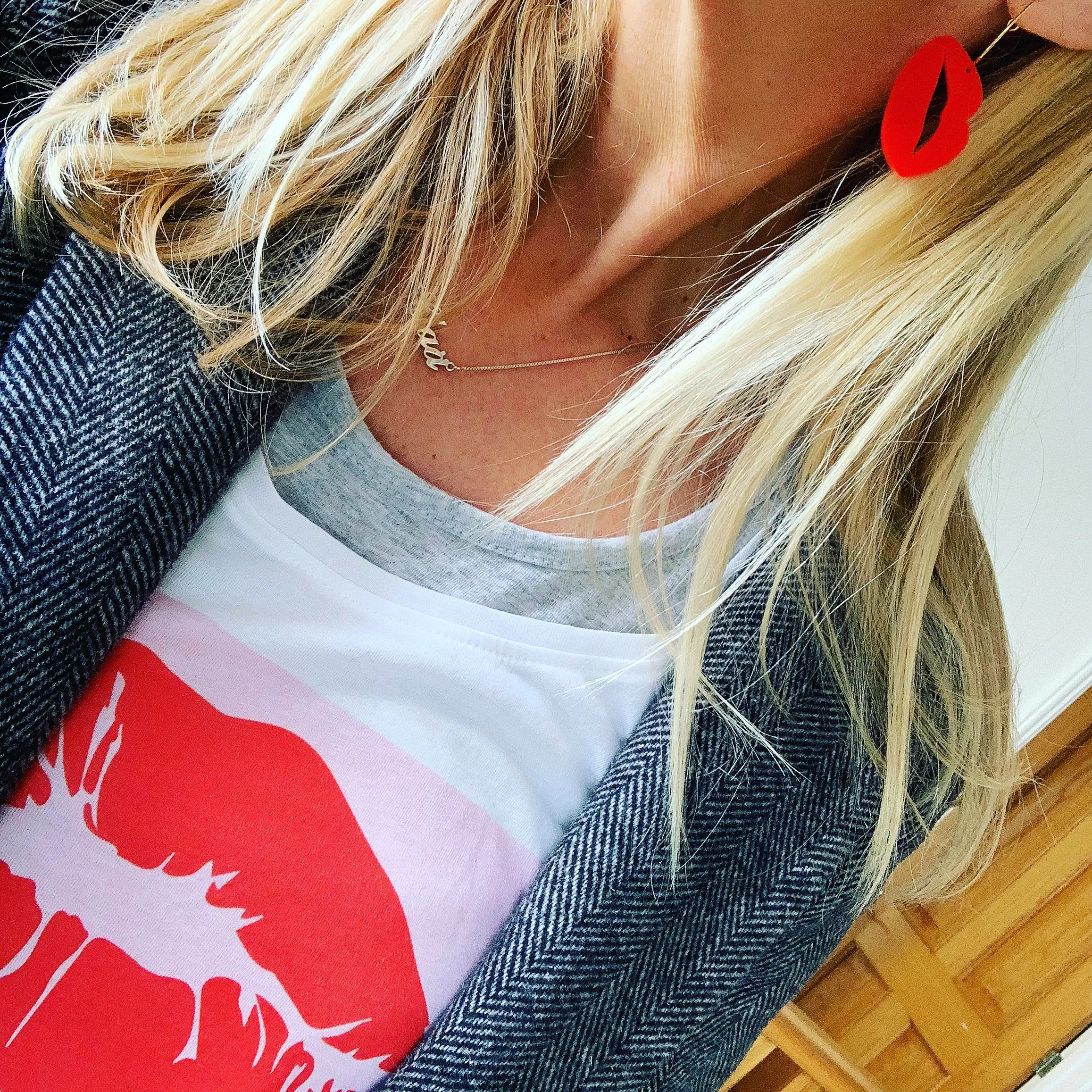 Red lip gold hoop earrings! 💋💋