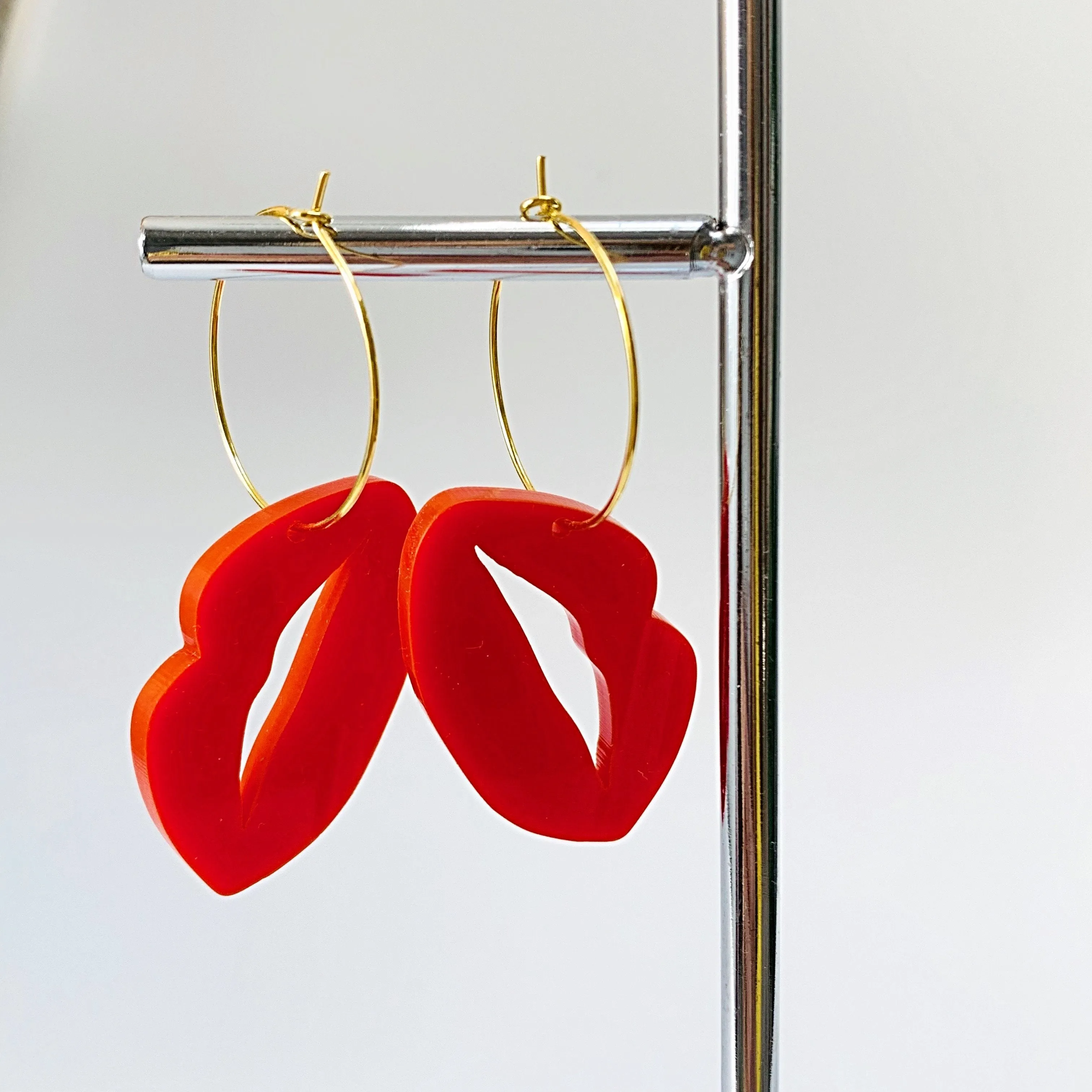 Red lip gold hoop earrings! 💋💋